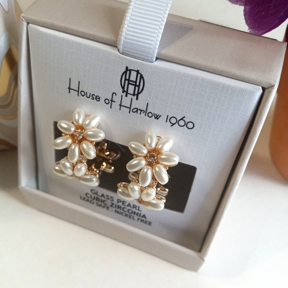 House Of Harlow Glass Pearl Flower Earrings New - Picture 3 of 3